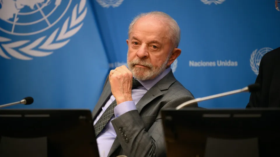 Apesar de recuo, Lula ainda venceria todos os adversários no 2º turno, diz Atlas/Bloomberg