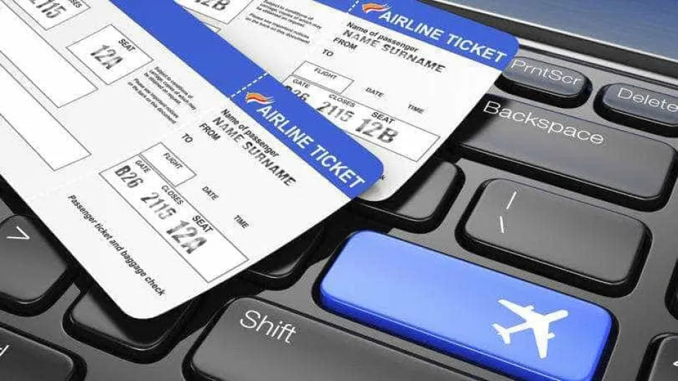 Ações de companhias aéreas caem e preço das passagens dispara com intensificação da guerra no Irã