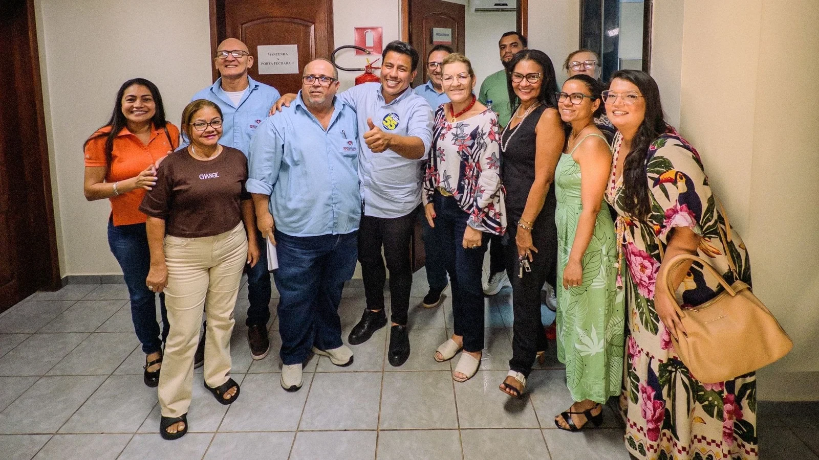 Adailton Fúria firma compromisso com profissionais da saúde e defende a valorização da categoria