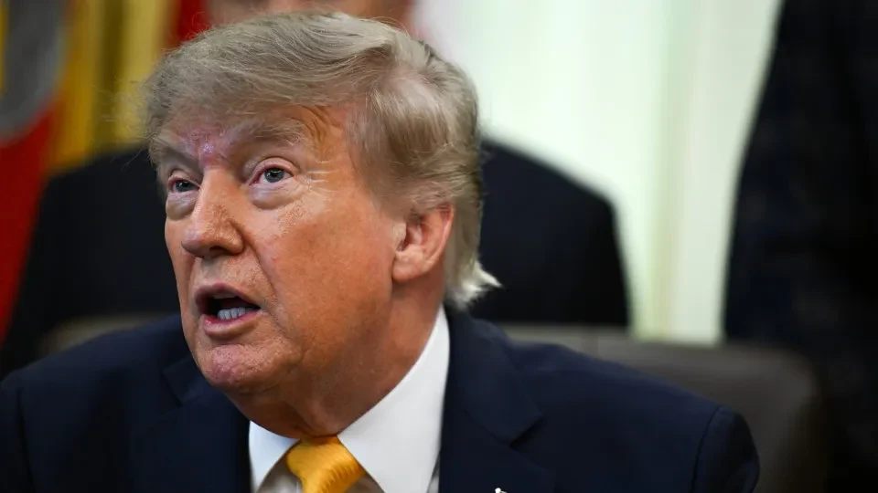Trump pede fim da guerra a Putin, que diz não ter "planos hostis" contra Europa