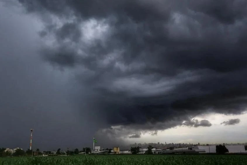 Rondônia entra em alerta para tempestades com risco de granizo e ventos de até 60 km/h