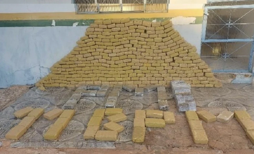 Seringueiras: Polícia apreende mais de 360 kg de droga e prende dois na BR-429