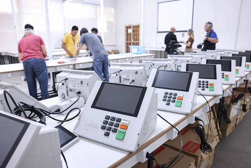 Quem fiscaliza as eleições no Brasil