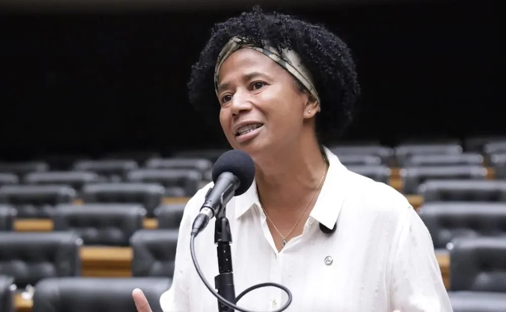 Sílvia Cristina assinou a CPMI do banco Master e cobra presidente do Senado