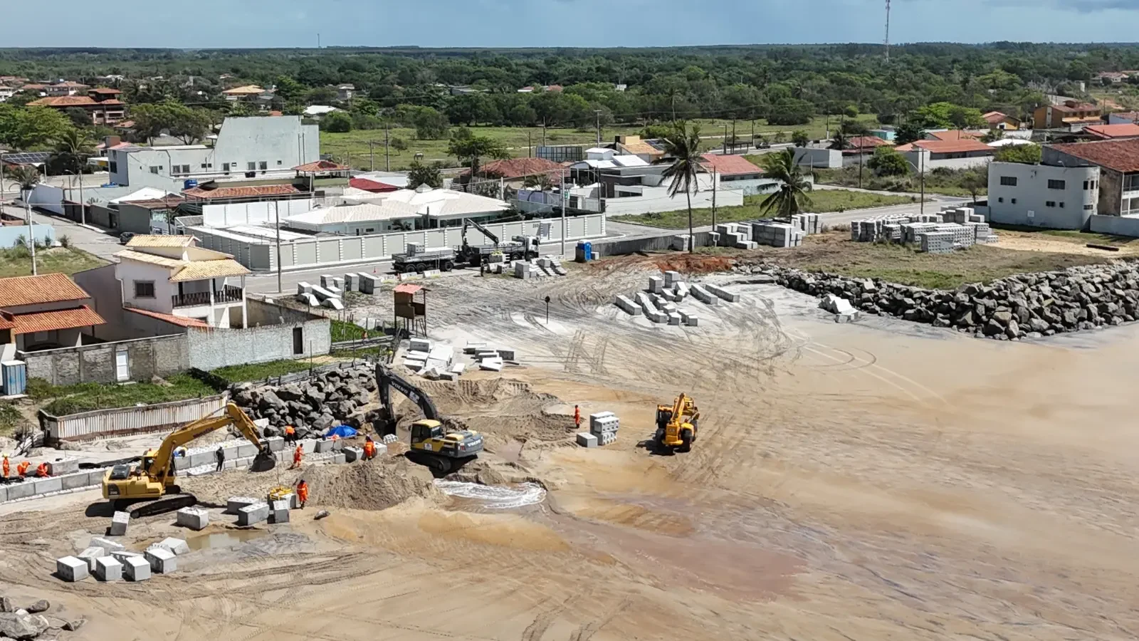 Começa obra para conter erosão em praia de Conceição da Barra - ES