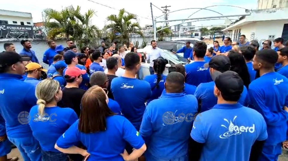 VÍDEO: Protesto reúne trabalhadores da Caerd contra demissões sem direitos trabalhistas