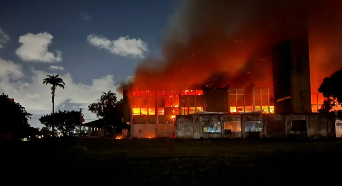 PF vai investigar incêndio na Universidade Federal de Pernambuco