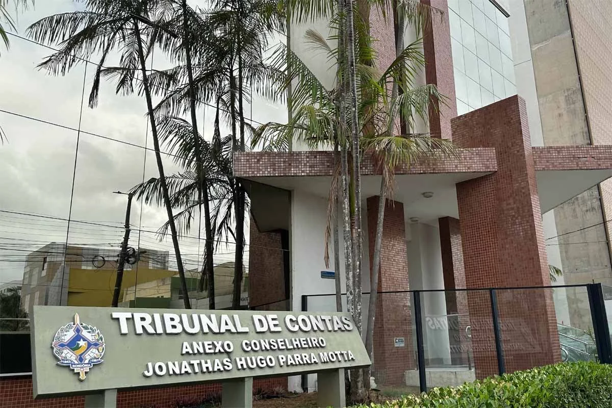 TCE mantém suspenso contrato de R$ 5,2 milhões para materiais da EJA e dá 30 dias para Seduc revisar estoque As informações são do site Rondônia Dinâmica. As informações são do site Rondônia Dinâmica.  **Texto originalmente publicado em**: https://www.ron