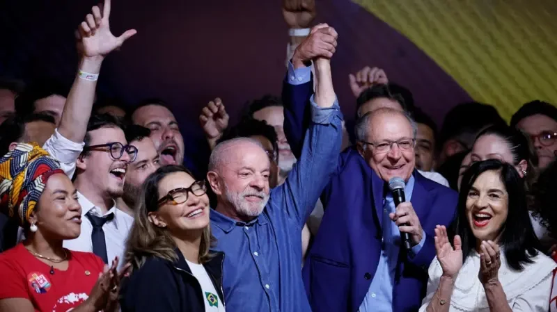 Lula conquista virada inédita e terá quarto mandato como presidente do Brasil: 'Vamos ter que regular as plataformas digitais'